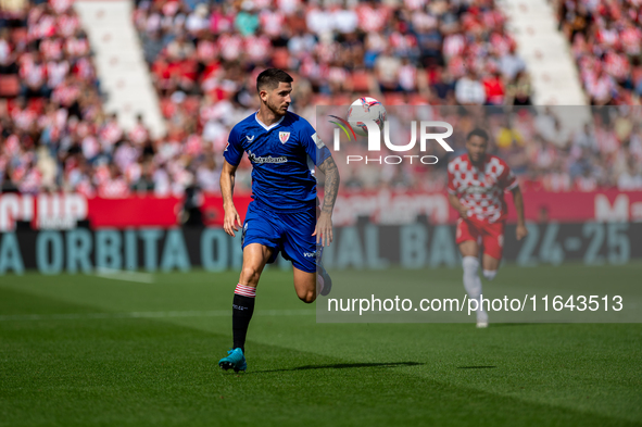 Oihan Sancet of Athletic Club de Bilbao is in action during the LaLiga EA Sports match between Girona FC and Athletic Club de Bilbao at Mont...