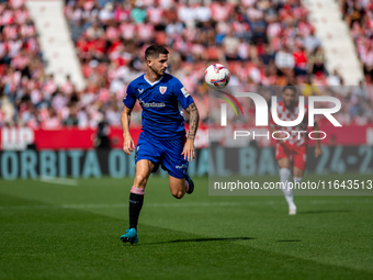 Oihan Sancet of Athletic Club de Bilbao is in action during the LaLiga EA Sports match between Girona FC and Athletic Club de Bilbao at Mont...