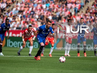 Alex Berenguer of Athletic Club de Bilbao is in action during the LaLiga EA Sports match between Girona FC and Athletic Club de Bilbao at Mo...