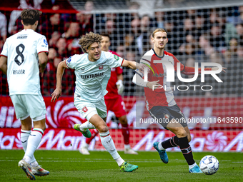 FC Twente forward Sam Lammers and Feyenoord Rotterdam defender Thomas Beelen play during the match between Feyenoord and Twente at the Feyen...