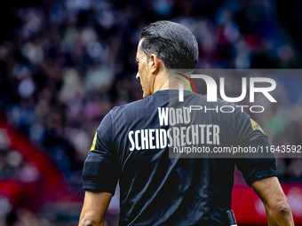 Referee Serdar Gozubuyuk wears a shirt with the word 'SCHEIDSRECHTER' during the match between Feyenoord and Twente at the Feyenoord stadium...