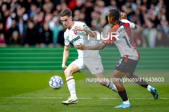 FC Twente forward Daan Rots and Feyenoord Rotterdam forward Igor Paixao play during the match between Feyenoord and Twente at the Feyenoord...