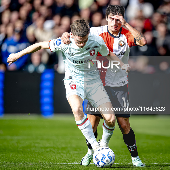 FC Twente forward Daan Rots and Feyenoord Rotterdam defender Hugo Bueno play during the match between Feyenoord and Twente at the Feyenoord...