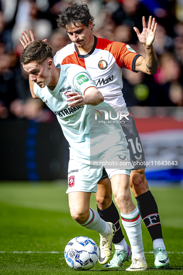 FC Twente forward Daan Rots and Feyenoord Rotterdam defender Hugo Bueno play during the match between Feyenoord and Twente at the Feyenoord...