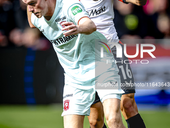 FC Twente forward Daan Rots and Feyenoord Rotterdam defender Hugo Bueno play during the match between Feyenoord and Twente at the Feyenoord...