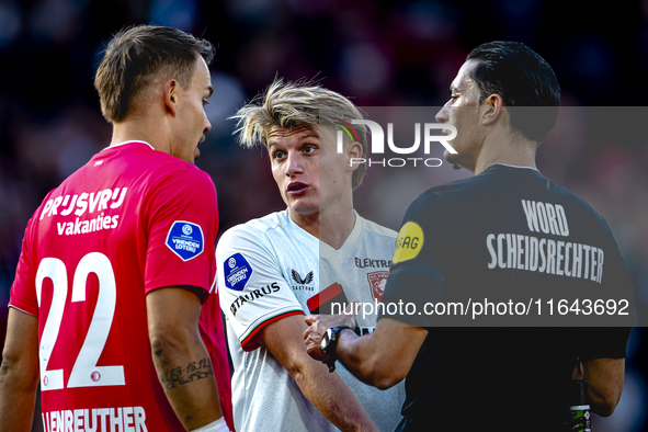 FC Twente midfielder Sem Steijn plays during the match between Feyenoord and Twente at the Feyenoord stadium De Kuip for the Dutch Eredivisi...