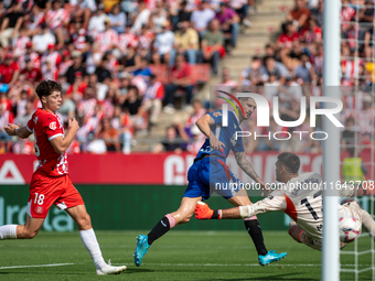 Oihan Sancet of Athletic Club de Bilbao is in action during the LaLiga EA Sports match between Girona FC and Athletic Club de Bilbao at Mont...