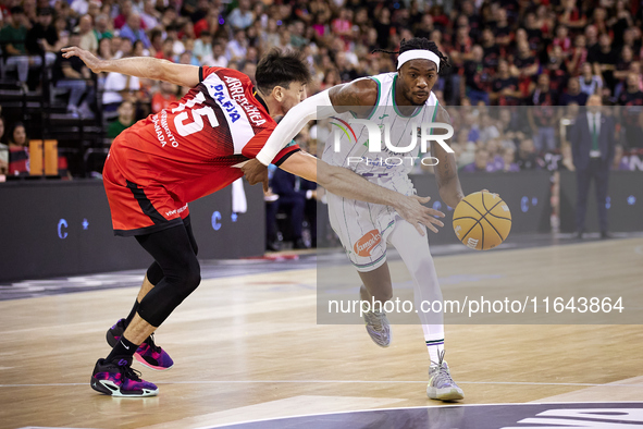 Kendrick Perry of Unicaja Malaga competes for the ball with Ivan Aurrecoechea of Coviran Granada during the Liga Endesa ACB league basketbal...