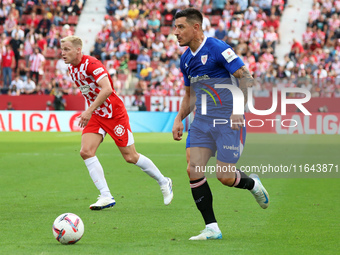 Alex Berenguer plays during the match between Girona FC and Athletic Club, corresponding to week 9 of LaLiga EA Sport, at the Montilivi Stad...