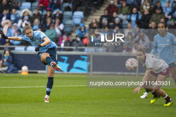 Vivianne Miedema #6 of Manchester City W.F.C. takes a shot at goal during the Barclays FA Women's Super League match between Manchester City...