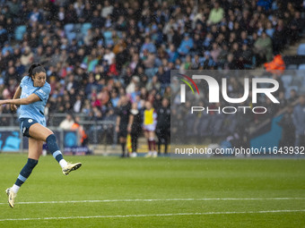 Laia Aleixandri #4 of Manchester City W.F.C. takes a shot at goal during the Barclays FA Women's Super League match between Manchester City...