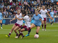 Lauren Hemp #11 of Manchester City W.F.C. is challenged by Li Mengwen #26 of West Ham United F.C. during the Barclays FA Women's Super Leagu...