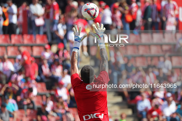 Alex Padilla plays during the match between Girona FC and Athletic Club, corresponding to week 9 of LaLiga EA Sport, at the Montilivi Stadiu...