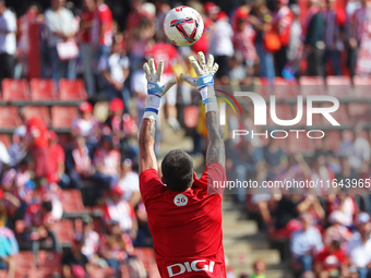 Alex Padilla plays during the match between Girona FC and Athletic Club, corresponding to week 9 of LaLiga EA Sport, at the Montilivi Stadiu...