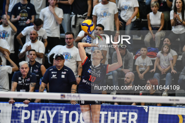 Sarah Van Aalen of Chieri '76 is in action during the Italian women's Serie A1 Volleyball championship: Day 1 match between Reale Mutua Fene...