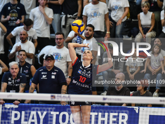 Sarah Van Aalen of Chieri '76 is in action during the Italian women's Serie A1 Volleyball championship: Day 1 match between Reale Mutua Fene...