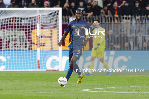 Evan Ndicka plays during the Serie A match between AC Monza and AS Roma in Monza, Italy, on October 6, 2024, at U-Power Stadium 