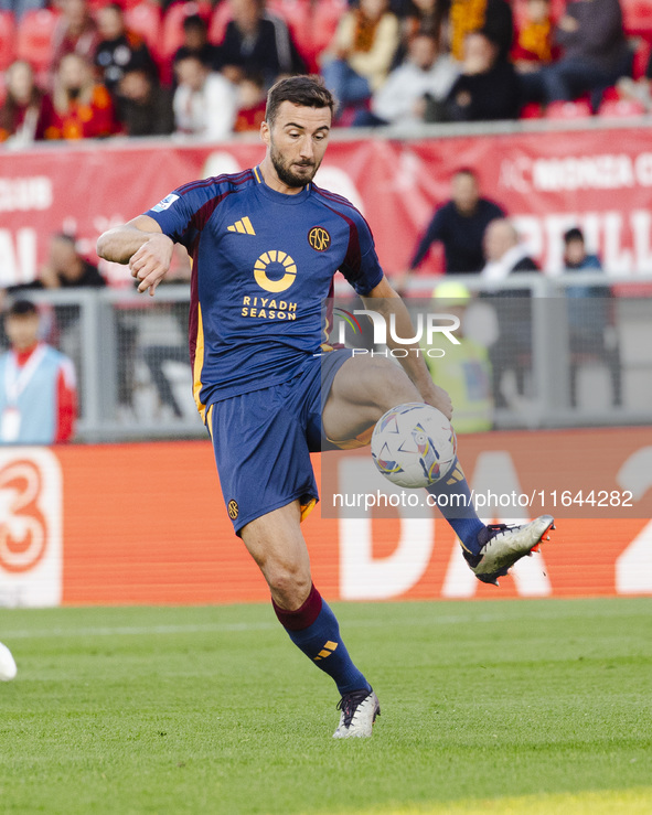 Lorenzo Pellegrini plays during the Serie A match between AC Monza and AS Roma at U-Power Stadium in Monza, Italy, on October 6, 2024 