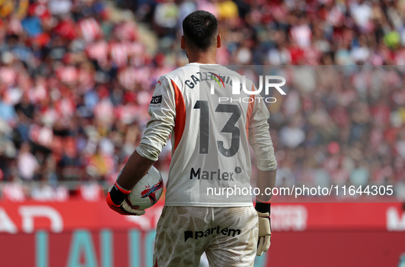 Paulo Gazzaniga plays during the match between Girona FC and Athletic Club, corresponding to week 9 of LaLiga EA Sport, at the Montilivi Sta...