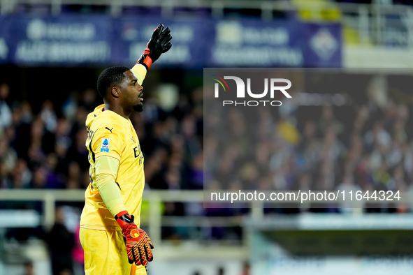 Mike Maignan of AC Milan gestures during the Serie A Enilive match between ACF Fiorentina and AC Milan at Stadio Artemio Franchi on October...