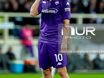 Albert Gudmundsson of ACF Fiorentina looks dejected during the Serie A Enilive match between ACF Fiorentina and AC Milan at Stadio Artemio F...