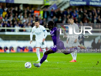 Moise Kean of ACF Fiorentina misses the penalty kick during the Serie A Enilive match between ACF Fiorentina and AC Milan at Stadio Artemio...