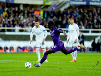 Moise Kean of ACF Fiorentina misses the penalty kick during the Serie A Enilive match between ACF Fiorentina and AC Milan at Stadio Artemio...