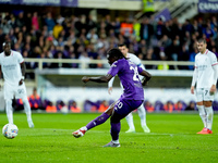 Moise Kean of ACF Fiorentina misses the penalty kick during the Serie A Enilive match between ACF Fiorentina and AC Milan at Stadio Artemio...