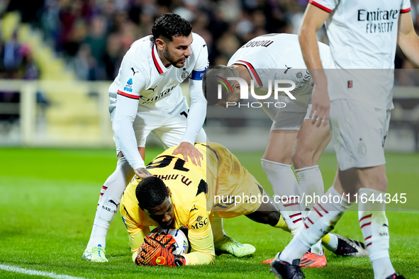 Mike Maignan of AC Milan celebrates with Alvaro Morata of AC Milan and Theo Hernandez of AC Milan after saving the penalty kick during the S...