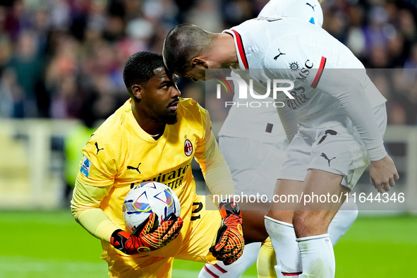 Mike Maignan of AC Milan celebrates with Alvaro Morata after saving the penalty kick during the Serie A Enilive match between ACF Fiorentina...