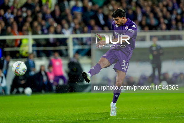 Danilo Cataldi of ACF Fiorentina during the Serie A Enilive match between ACF Fiorentina and AC Milan at Stadio Artemio Franchi on October 0...