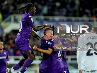 Yacine Adly of ACF Fiorentina celebrates with his team-mates scoring first goal during the Serie A Enilive match between ACF Fiorentina and...