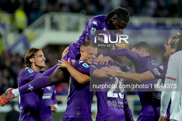 Yacine Adly of ACF Fiorentina celebrates with his team-mates scoring first goal during the Serie A Enilive match between ACF Fiorentina and...