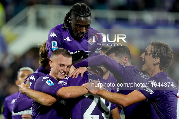 Yacine Adly of ACF Fiorentina celebrates with his team-mates scoring first goal during the Serie A Enilive match between ACF Fiorentina and...