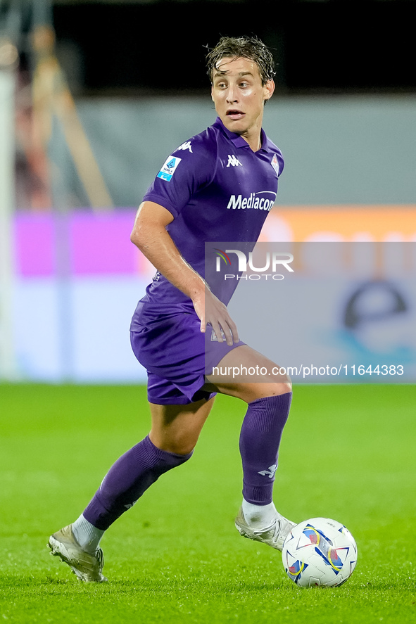 Edoardo Bove of ACF Fiorentina in action during the Serie A Enilive match between ACF Fiorentina and AC Milan at Stadio Artemio Franchi on O...