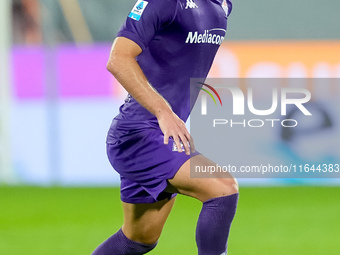 Edoardo Bove of ACF Fiorentina in action during the Serie A Enilive match between ACF Fiorentina and AC Milan at Stadio Artemio Franchi on O...