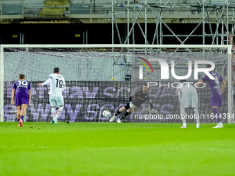 David De Gea of ACF Fiorentina saves the penalty kick of Theo Hernandez of AC Milan during the Serie A Enilive match between ACF Fiorentina...