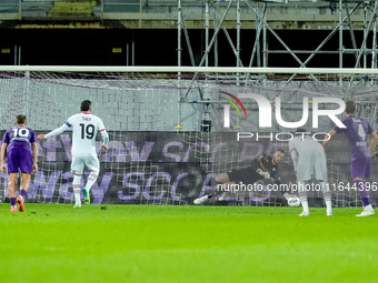 David De Gea of ACF Fiorentina saves the penalty kick of Theo Hernandez of AC Milan during the Serie A Enilive match between ACF Fiorentina...