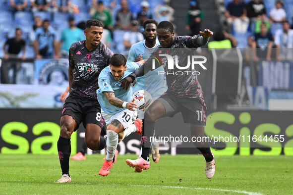 Tino Anjorin of Empoli F.C., Mattia Zaccagni of S.S. Lazio, and Emmanuel Gyasi of Empoli F.C. are in action during the 7th day of the Serie...