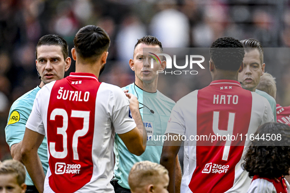 Referee Allard Lindhout officiates during the match between Ajax and Groningen at the Johan Cruijff ArenA for the Dutch Eredivisie season 20...