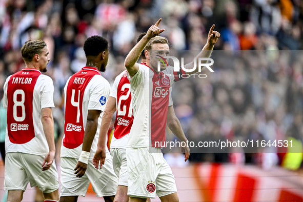 AFC Ajax Amsterdam midfielder Davy Klaassen celebrates the 1-0 goal during the match between Ajax and Groningen at the Johan Cruijff ArenA f...