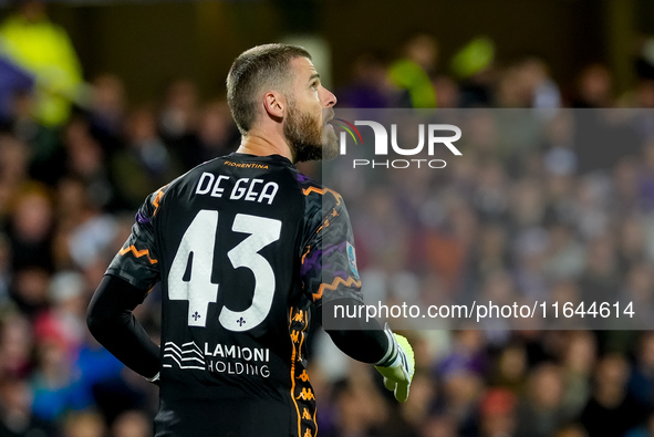 David De Gea of ACF Fiorentina looks on during the Serie A Enilive match between ACF Fiorentina and AC Milan at Stadio Artemio Franchi on Oc...