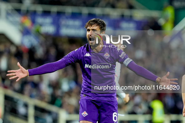 Luca Ranieri of ACF Fiorentina celebrates after David De Gea saves the second penalty kick during the Serie A Enilive match between ACF Fior...