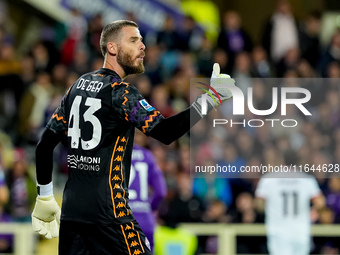 David De Gea of ACF Fiorentina celebrates after saving the secon penalty kick of the match during the Serie A Enilive match between ACF Fior...