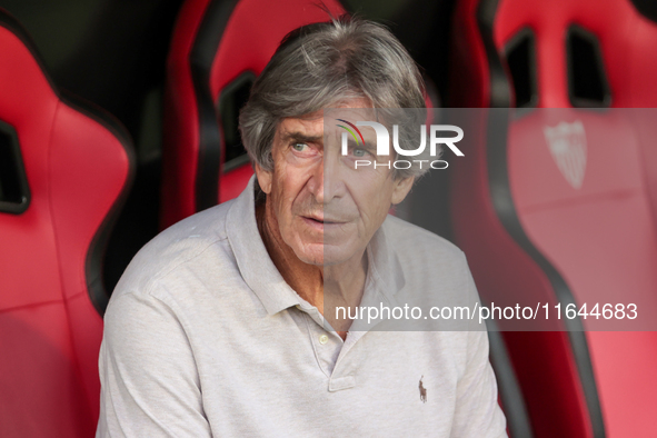 Manuel Pellegrini, head coach of Real Betis, is present during the La Liga EA Sports match between Sevilla FC and Real Betis at Sanchez Pizj...