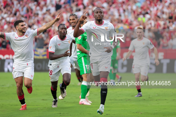 Dodi Lukebakio of Sevilla FC celebrates a goal during the La Liga EA Sports match between Sevilla FC and Real Betis at Sanchez Pizjuan in Se...