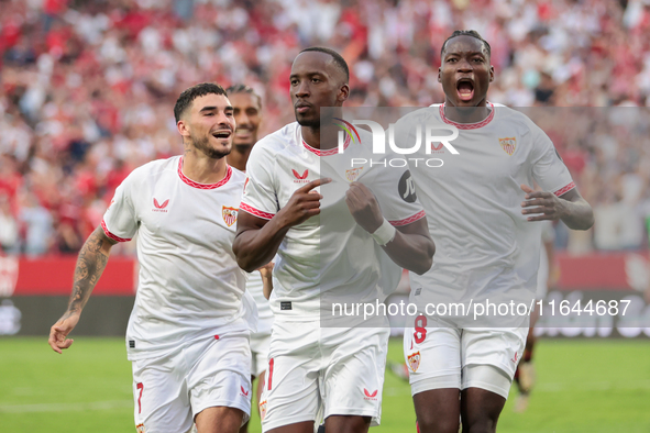 Dodi Lukebakio of Sevilla FC celebrates a goal during the La Liga EA Sports match between Sevilla FC and Real Betis at Sanchez Pizjuan in Se...