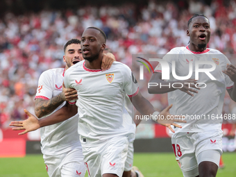 Dodi Lukebakio of Sevilla FC celebrates a goal during the La Liga EA Sports match between Sevilla FC and Real Betis at Sanchez Pizjuan in Se...