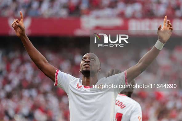 Dodi Lukebakio of Sevilla FC celebrates a goal during the La Liga EA Sports match between Sevilla FC and Real Betis at Sanchez Pizjuan in Se...