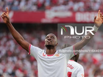 Dodi Lukebakio of Sevilla FC celebrates a goal during the La Liga EA Sports match between Sevilla FC and Real Betis at Sanchez Pizjuan in Se...